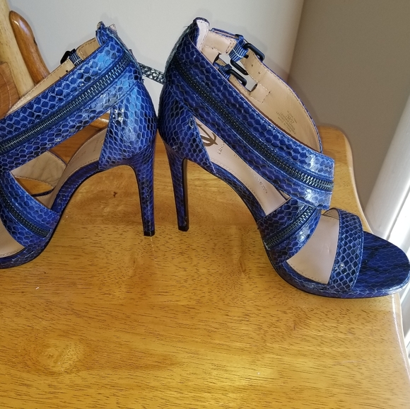HTF Vince camuto Snakeskin size 7 - Picture 5 of 5